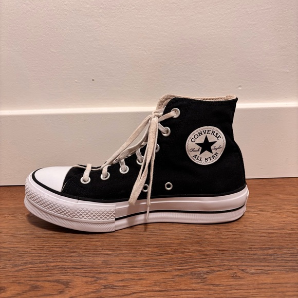 CONVERSE - CHUCK TAYLOR All Star Lift Hi-Top Platform Sneaker (7.5) in Black - Picture 4 of 7
